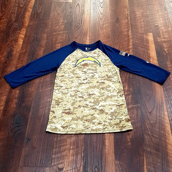 ⭐️ CHARGERS SALUTE TO SERVICE TEE - Picture 1 of 4